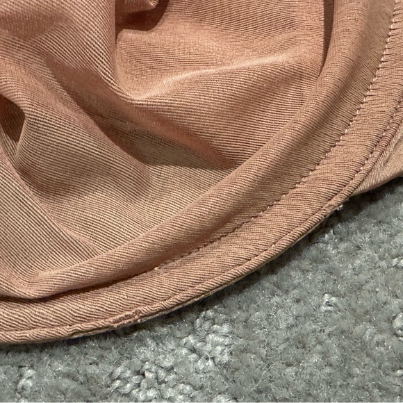 SKIMS No show molded Balconette Underwire Bra - Sienna (caramel/Tan) - 40D - Picture 3 of 6